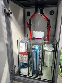 אקווריום Dymax GS Marine Cube 60×60×60 עם שולחן שלד אלומיניום, Overflow, סאמפ, תאורה, פורק חלבונים, משאבה, גוף חימום, מד חום וצנרת מלאה.