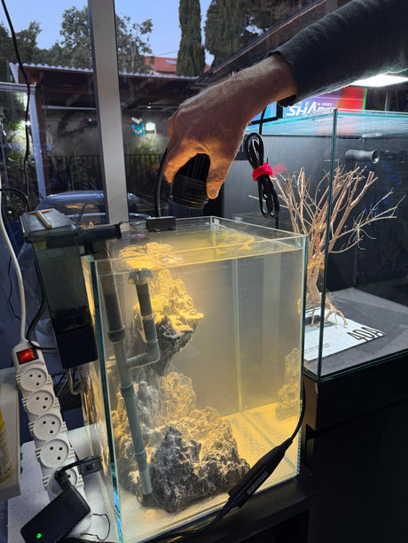 אקווריום מפל חול מובנה