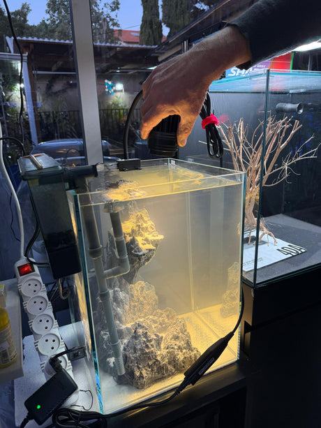 אקווריום מפל חול מובנה